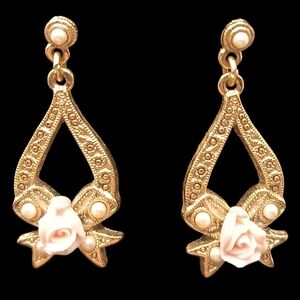 Vintage Elegant Gold Tone and Pink Rose Earrings With Tiny Pearl-like Accents